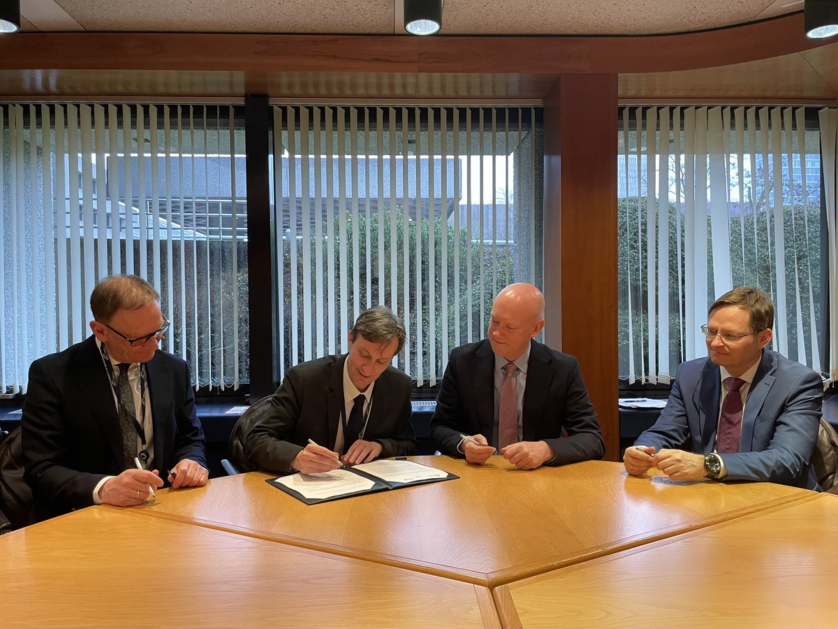 In the margins of #EIBForum, @EIB 🇪🇺 signed the Mutual Reliance Initiative (MRI) Letter of Intent with @KfW_FZ_int 🇩🇪 and @AFD_France 🇫🇷 in relation to Vietnam 🇻🇳 Electricity (EVN) Bac Ai project.