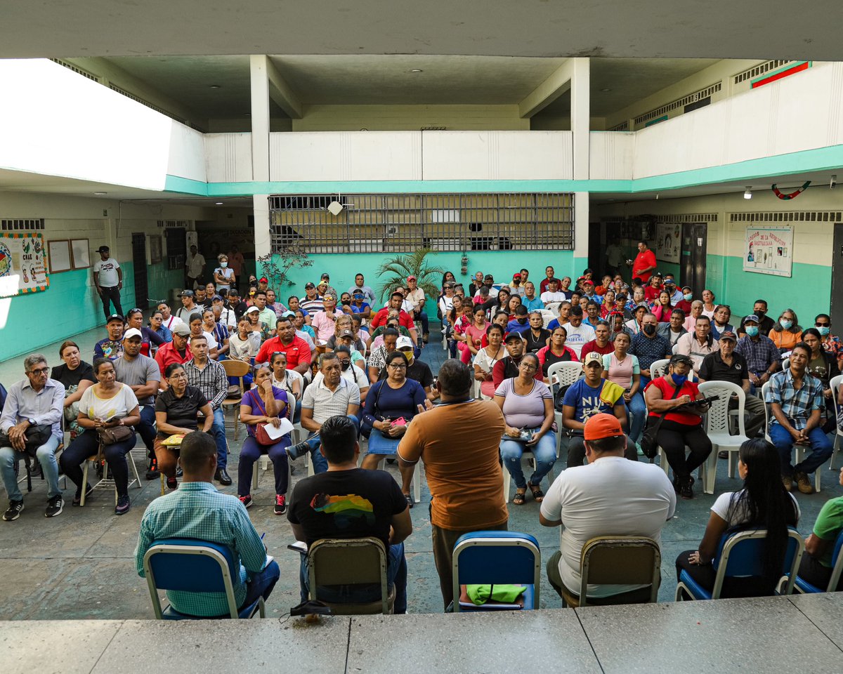 sugeyherreram's tweet photo. Los comuneros están en formación permanente, tal como lo demanda la revolución! Solo así podremos tener una ACA con perspectiva de género, responsabilidad y contraloría social, funcionamiento de los servicios públicos y con participación activa del Poder Popular organizado🫡 https://t.co/U1vEfpVlCM
