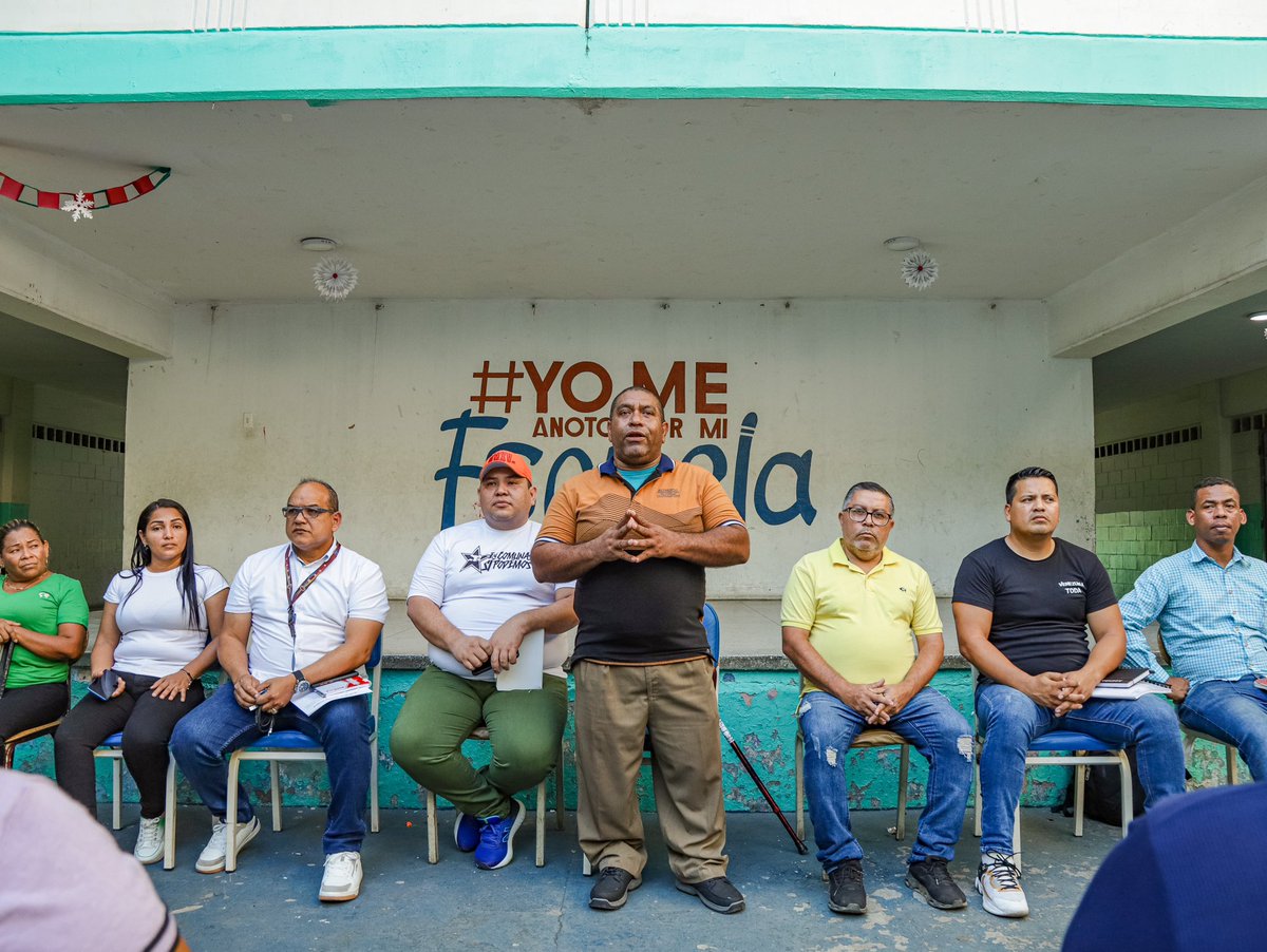 sugeyherreram's tweet photo. Los comuneros están en formación permanente, tal como lo demanda la revolución! Solo así podremos tener una ACA con perspectiva de género, responsabilidad y contraloría social, funcionamiento de los servicios públicos y con participación activa del Poder Popular organizado🫡 https://t.co/U1vEfpVlCM