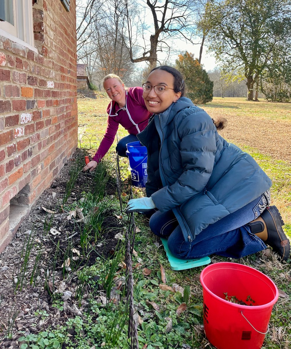 LandTrustTN's tweet photo. Last week, we had our first stewardship day of the year at The Land Trust for Tennessee's Glen Leven Farm in Nashville! Volunteers prepped the farm for spring by weeding our flower beds and picking up fallen debris from the various snow/ rain storms last month.

#LandTrustTN https://t.co/JWePFq37Uw