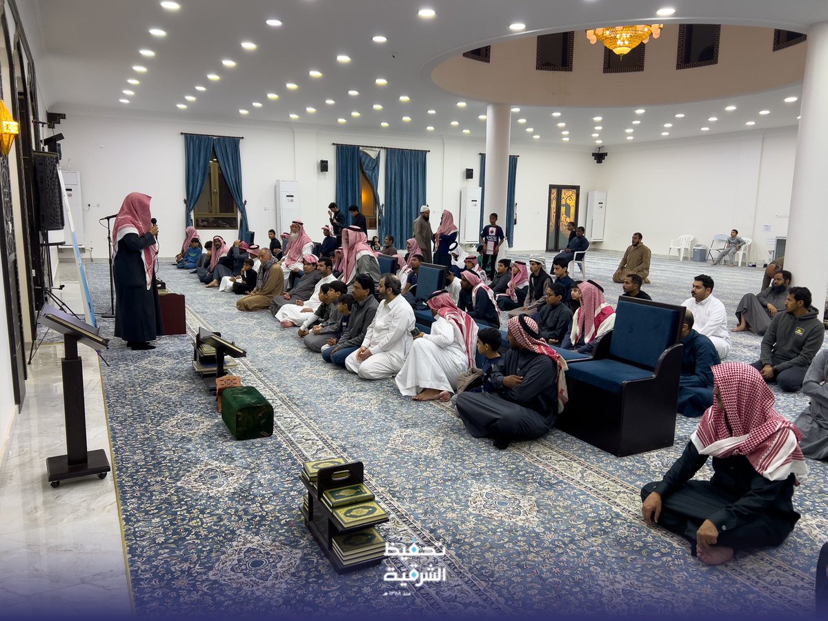 AbqaiqQur's tweet photo. أقامت حلقات جامع خديجة بنت خويلد - رضي الله عنها - حفل تكريم الناجحين في حلقاتها بحضور المشرف التعليمي لحلقات فرع بقيق  
أ / ظافر لسلوم وبرعاية ودعم من جماعة الجامع 💫. https://t.co/dDhAfQKtlg