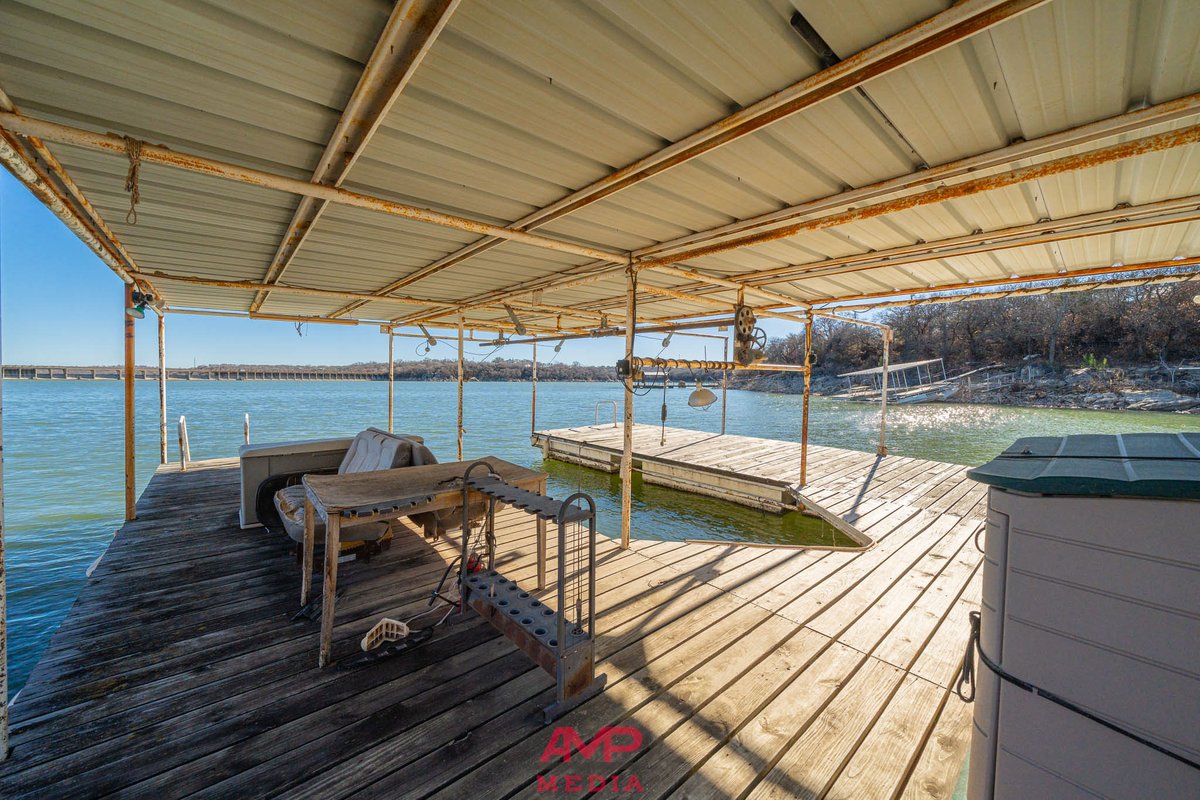 Experience #lakesideliving at this #stunning five-bedroom, three-bathroom #retreat nestled on #LakeCisco. With a #privatedock and #breathtakingviews, this #property #offers endless #opportunities for #fishing, #boating, and pure #relaxation. 🌅🚤 bit.ly/3SN6vI9