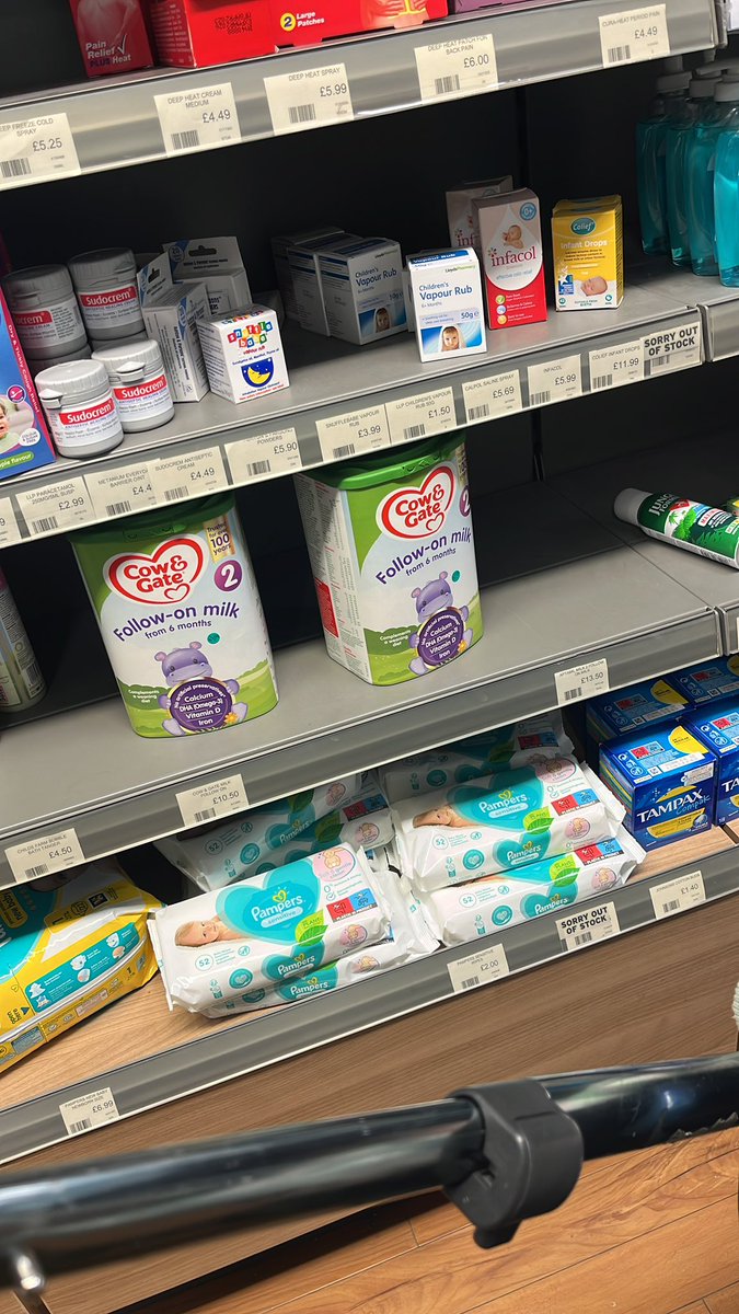 hkeebs1's tweet image. Grimsby hospital @NHSNLaG making parents lives harder. Not selling first infant formula in their pharmacy, but they do sell follow on formula 🙃
Surely their decision, not part of the formula marketing rules? @FeedingAlliance @sirin_kale @ShaunLintern @MetroUK #formulaforchange
