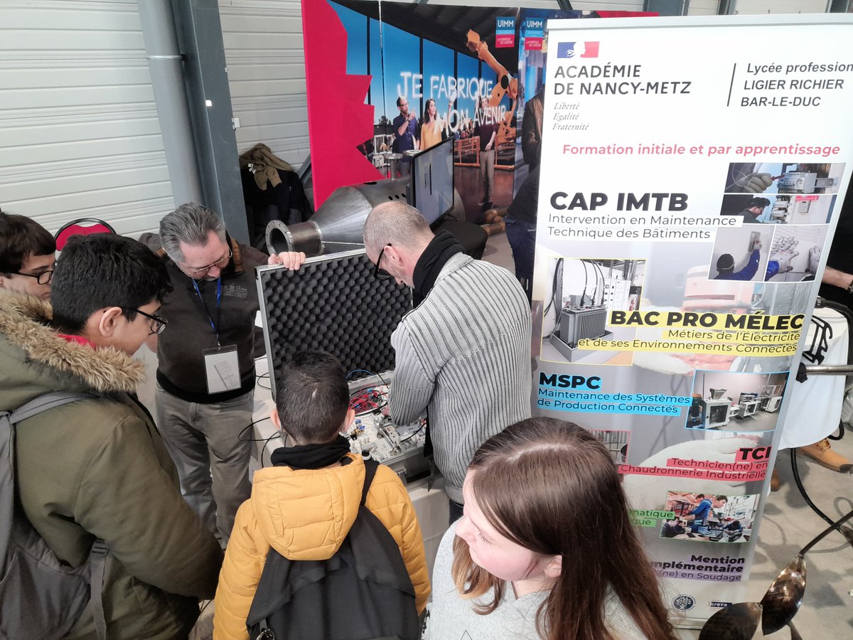 LigierLycee's tweet photo. Le @LigierLycee de  l'@acnancymetz a eu le plaisir de présenter les 4 métiers industriels qui peuvent trouver de l'utilité dans les métiers du #nucléaire, lors d'un grand forum des métiers de l'@Andra_France. Merci à notre partenaire @EDFofficiel pour son invitation. https://t.co/eoRxEY3fOZ