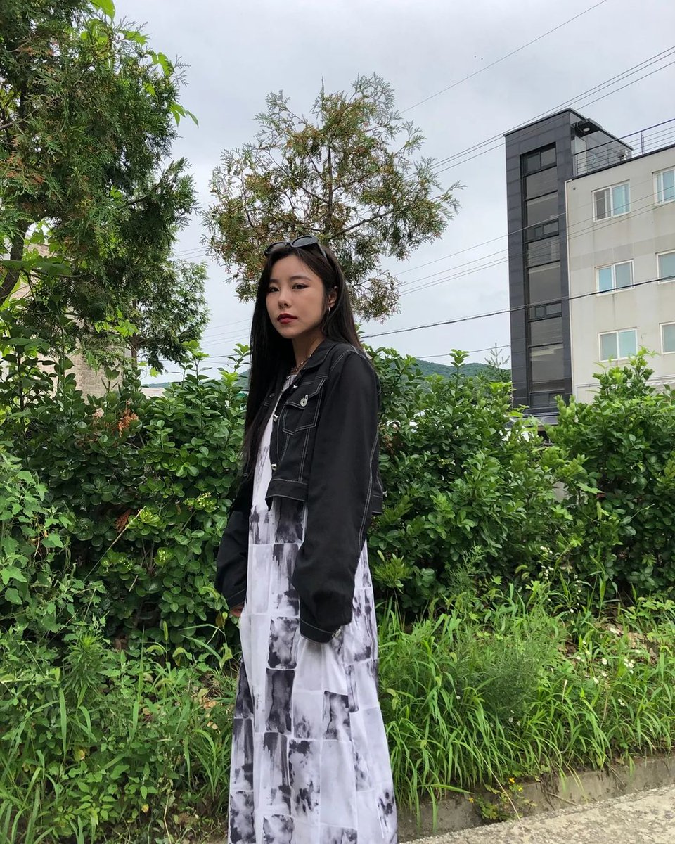 wheinaa's tweet photo. Tracing the contours of nature with my fingertips, I feel the rhythm of the earth resonate within me. With each gentle stroke, I'm immersed in a symphony of sensations—the rustle of leaves, the soft whisper of the wind, the warmth of the sun kissing my skin. https://t.co/2phBt3QF8O