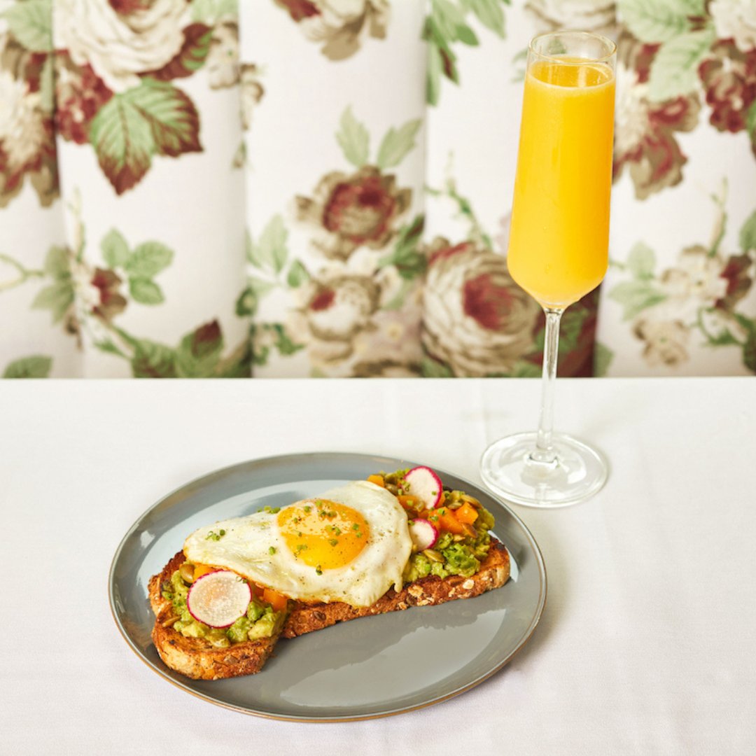 Elevate your weekday mornings at Commons Club 🥂  We're thrilled to announce that Commons Club New Orleans is officially open for brunch on Wednesdays and Thursdays from 9am-2pm, in addition to our regular weekend service!