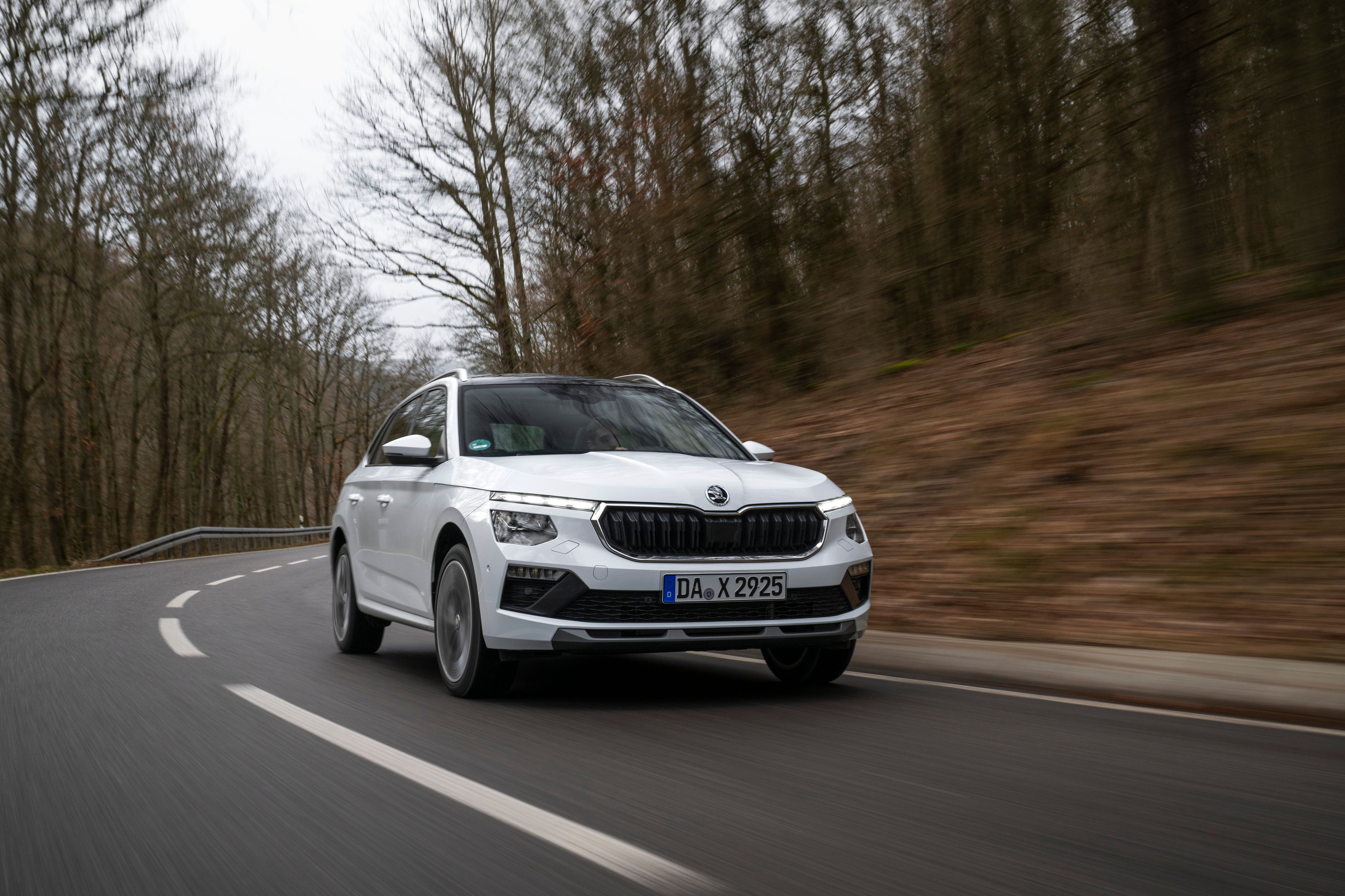 Neuer SKODA Superb mit aufgewerteter Ausstattung und neuen  Technik-Highlights (FOTO)