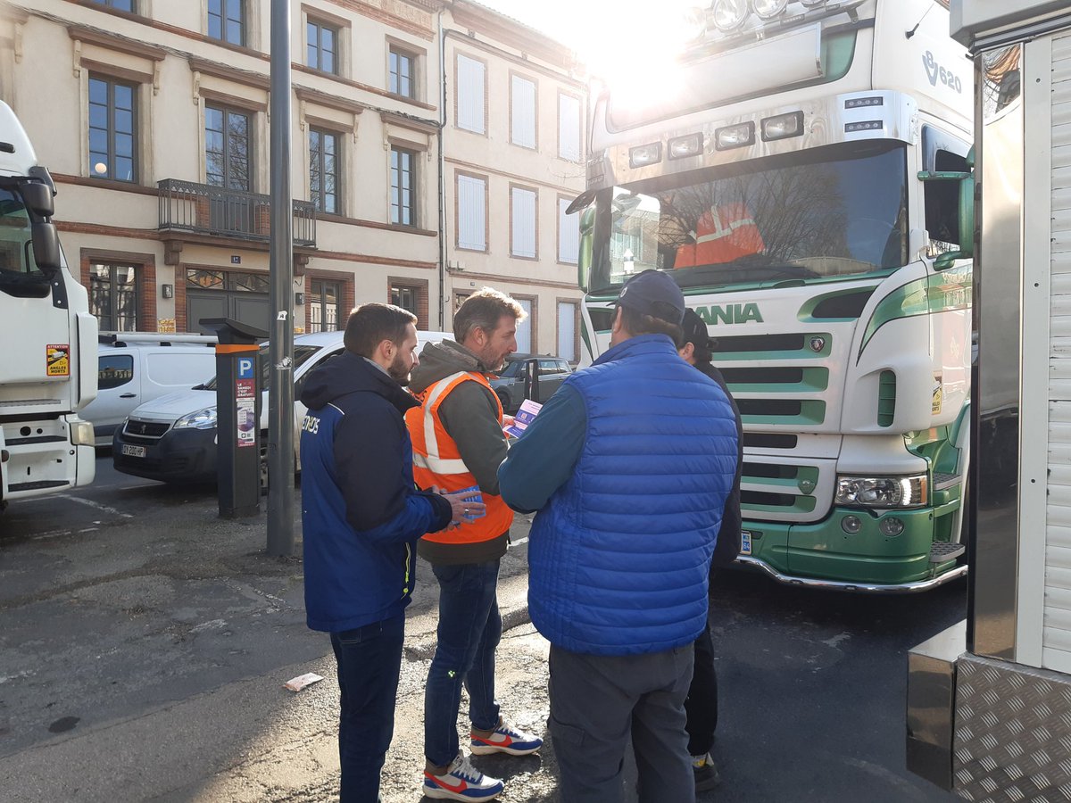enedisOccitanie's tweet photo. 🎭 Carnaval @ville_albi du 10 au 25 février. Les équipes @enedis sont sur le pont pour raccorder⚡ les manèges des forains 🎡🎢. Une démarche simplifiée grâce à l'application E-BPForains @FedeForainsFR https://t.co/6sNswhcnTQ