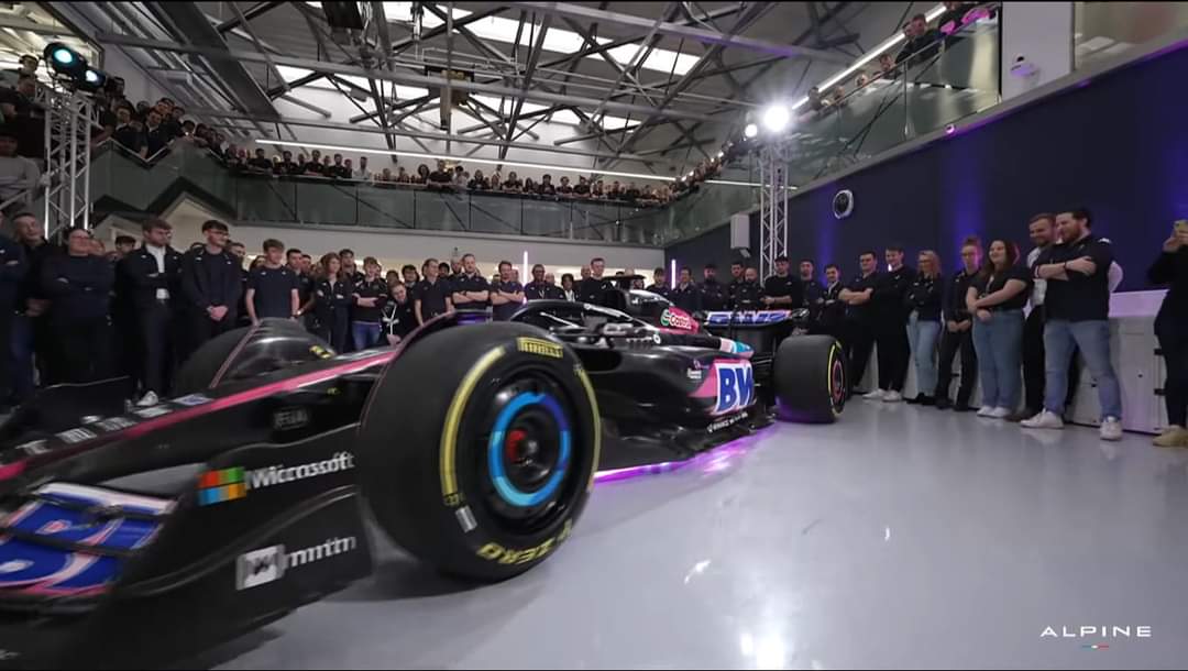 willrod991's tweet photo. Até quando a F1 vai ficar com essa regra de limitação de peso? E se preparem, para mais carros sendo revelados só na fibra de carbono.
Esse é o A524, carro da Alpine para a temporada 2024 da #F1
#AlpineF1 #AlpineA524 https://t.co/jNo8qFBM0s