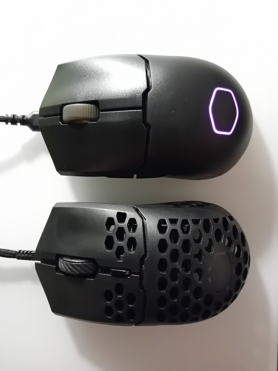 They look like the same mouse apparently. But they are not. I found the MM712 for less than 40 euros and got it. The main difference is in the bottom part 😏