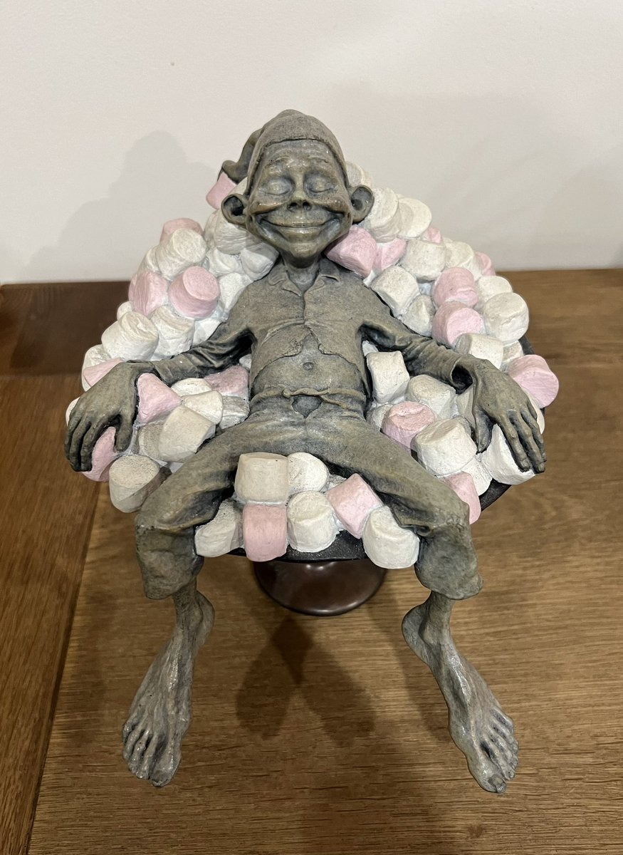 BenGriff112's tweet photo. Bumped in to this little fellow (Comfort Food by David Goode) at a home visit earlier. Sadly he’s not for sale but what a great piece.
#sculpture #davidgoode https://t.co/V1KTkqL2W2