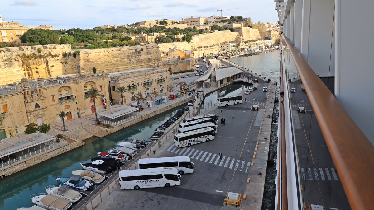 Crucero MSC WORLD EUROPA entrando en el puerto de La Valleta (Malta) procedente del puerto de Palermo (Italia)
@MSCCrucerosESP 
#barcosporcadiz #malta #puertodelavalleta #lavalletaport   #lavalleta  #cruise #crucero  #vacaciones #viaje #barco #buque #msccruceros #mscworldeuropa