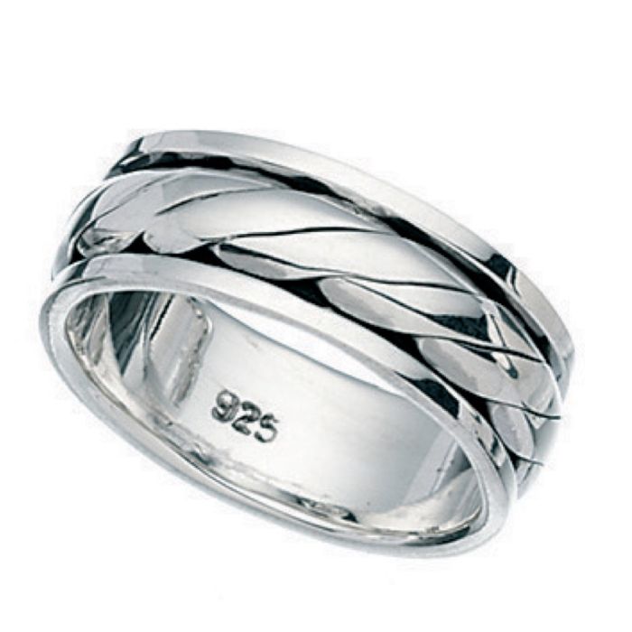 A lovely spinning ring for men with a twisted central band. 
#mensrings #spinningring #twistedring #silverband #caratheaandjools r #jewellersbridgwater