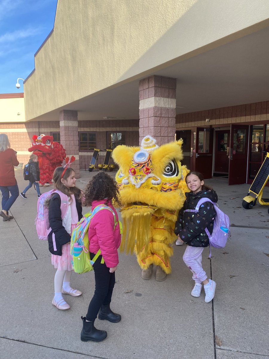 Students came together to celebrate the Chinese New Year with our exchange teacher, Mrs. Qiu today! 🎉🧧 #ChineseNewYear #CulturalExchange”