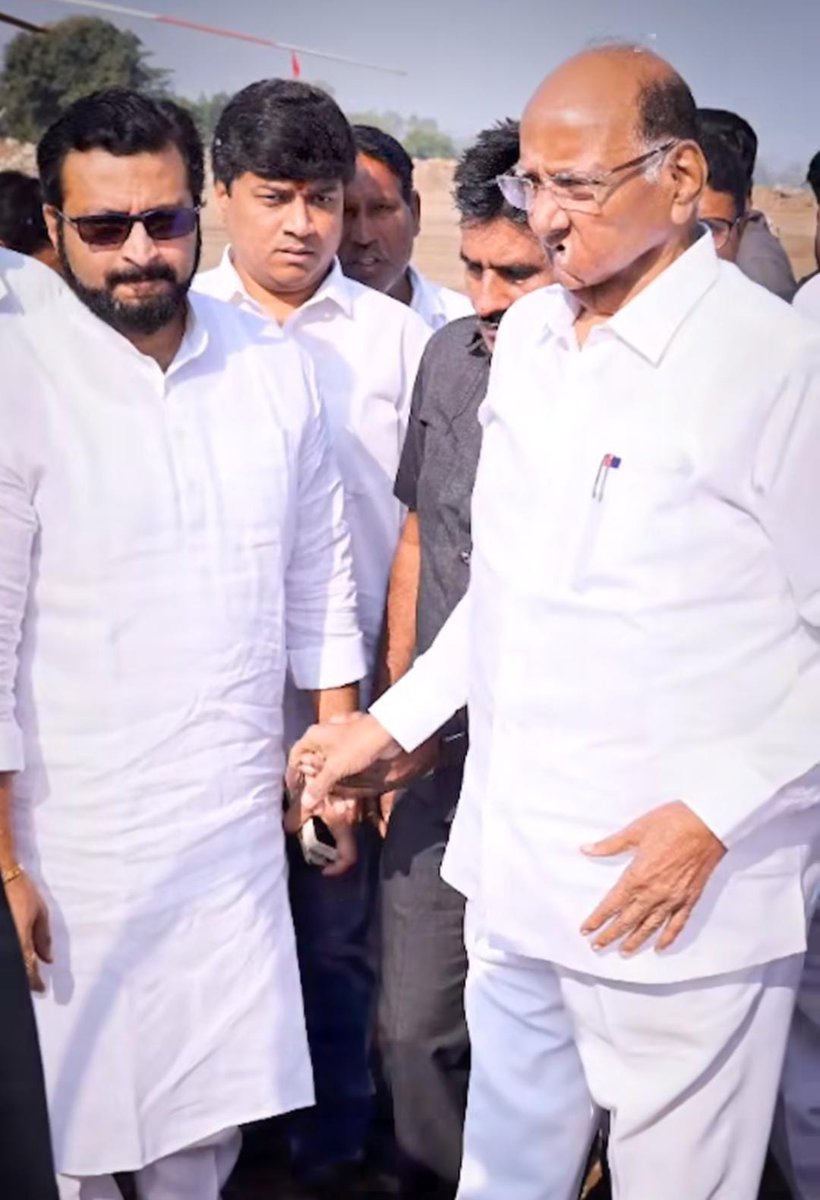 kolhe_amol's tweet photo. राष्ट्रवादी काँग्रेस पक्ष - शरदचंद्र पवार !

राष्ट्रवादी काँग्रेस पक्ष म्हणजे पवार साहेब आणि पवार साहेब म्हणजेच राष्ट्रवादी काँग्रेस पक्ष हे गेल्या तीन दशकांपासून जनतेच्या मनावर कोरले गेलेलं समीकरण आहे. "राष्ट्रवादी काँग्रेस पक्ष - शरदचंद्र पवार" या नावामागे असलेला पुरोगामी विचार महाराष्ट्रातील घराघरात रुजवण्यासाठी नव्या जोमाने संघर्ष करू, पुन्हा लढू आणि पुन्हा जिंकू!

#आम्ही_पवारसाहेबांसोबत #SharadPawar #AmolKolhe