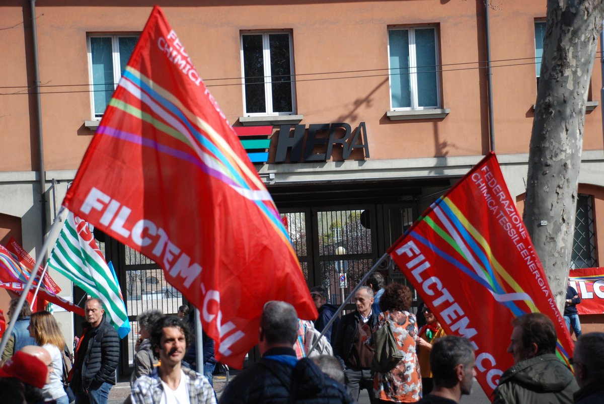 Filctem_Ferrara's tweet photo. @GruppoHera È ROTTURA! L’AZIENDA RIFLETTA le #OOSS Nazionali Regionali Territoriali e Coord. Naz. RSU decidono l’apertura stato di mobilitazione delle lavoratrici e lavoratori, con  iniziative per informare e sensibilizzare l’opinione pubblica. https://t.co/3wekghQ3Uu https://t.co/sZOrYAIKJY