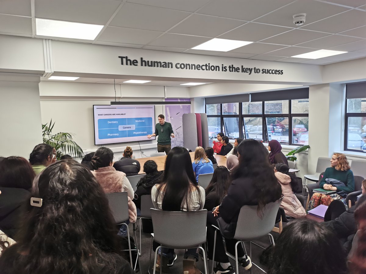 Following our enormous success with Oxbridge offers in the last few weeks at Challoner's High, we're delighted to launch the process for our prospective Oxbridge applicants for 2025 entry.