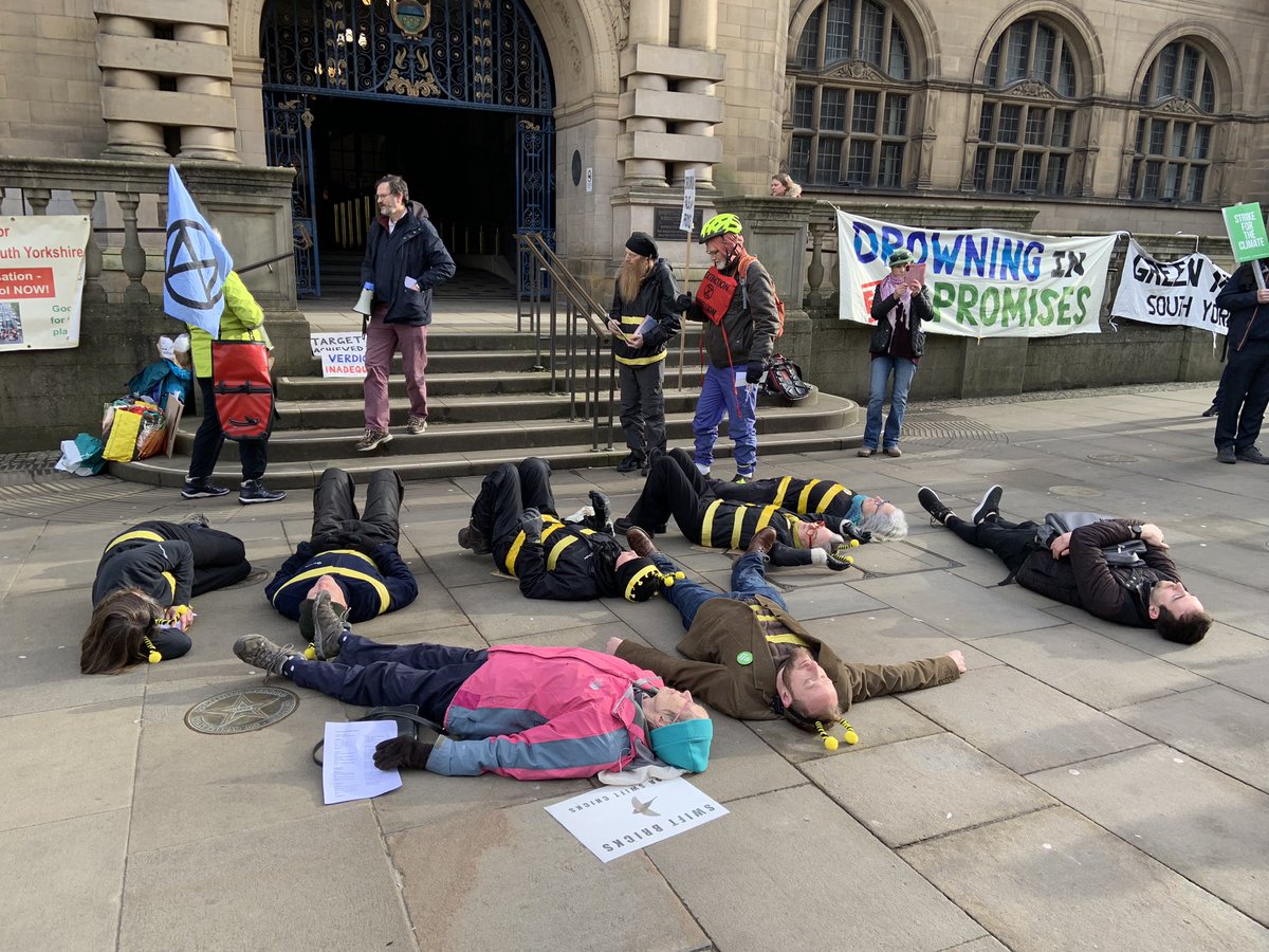 It’s the 5th anniversary of Sheffield Council declaring a climate emergency in 2019 but @xrshef says nowhere near enough progress has been made They are asking questions of councillors this afternoon