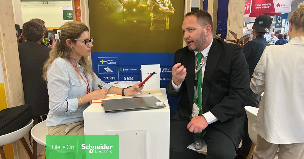 SchneiderAfrica's tweet image. Schneider Electric delivers sustainable, efficient, and responsible business in mining. Here is Johan Pretorius from Schneider Electric talking to Shannon de Ryhove from #MiningWeekly
at #MI24 on our value proposition in the segment &amp;gt;&amp;gt; spr.ly/6015V3v51