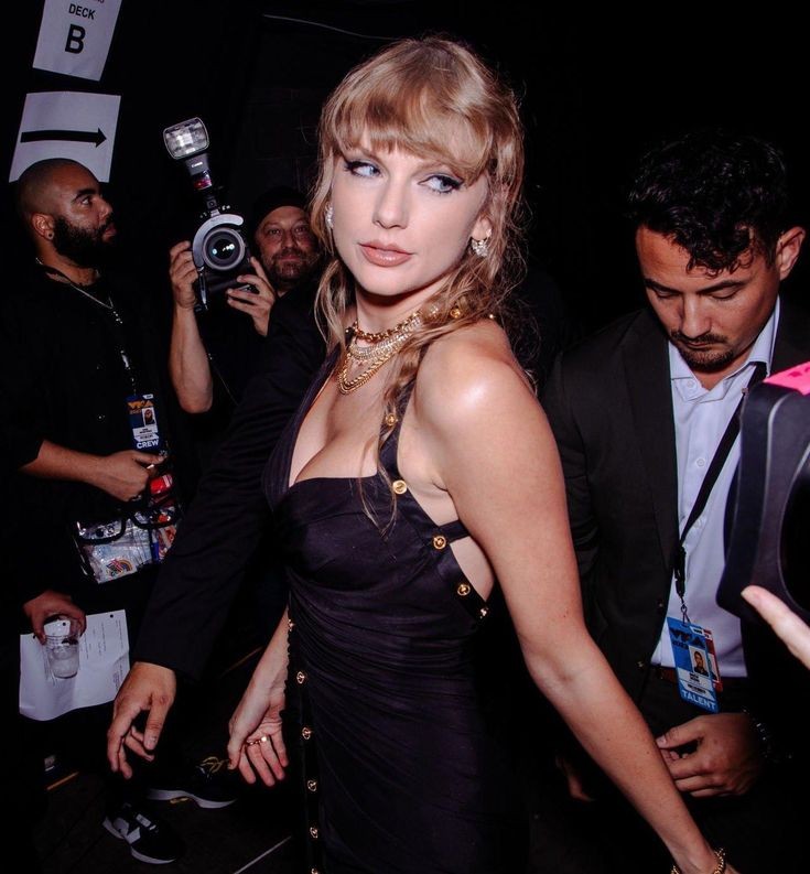 rulodefito's tweet photo. taylor swift https://t.co/nZFWFmNC9X