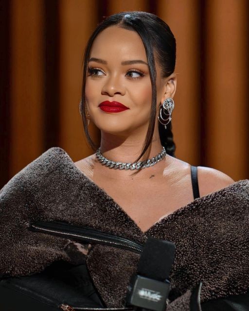 rulodefito's tweet photo. rihanna https://t.co/7iHzNxT9n7