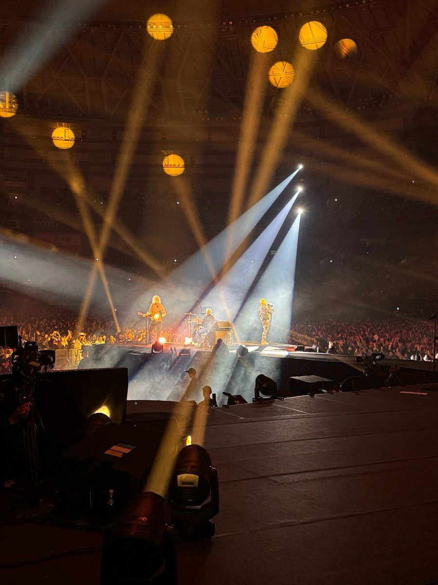 QueenWillRock's tweet photo. Thank You Osaka! 🇯🇵
Queen + @adamlambert #RhapsodyTour

📸Credit: Em Donoghue https://t.co/StqEFWjwZL