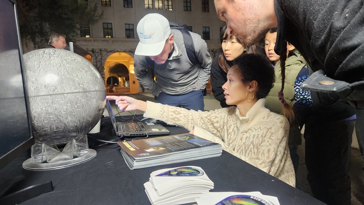 bethanyehlmann's tweet image. Last week, thank you to all the folks who came to my @Caltech #WatsonLecture to hear about our @LunarTrailblazr mission and especially the @caltechipac, @PCCLancer, and @EhlmannLab members who ran outreach activities! Talk is here for your viewing youtu.be/XGNNxd_o98s