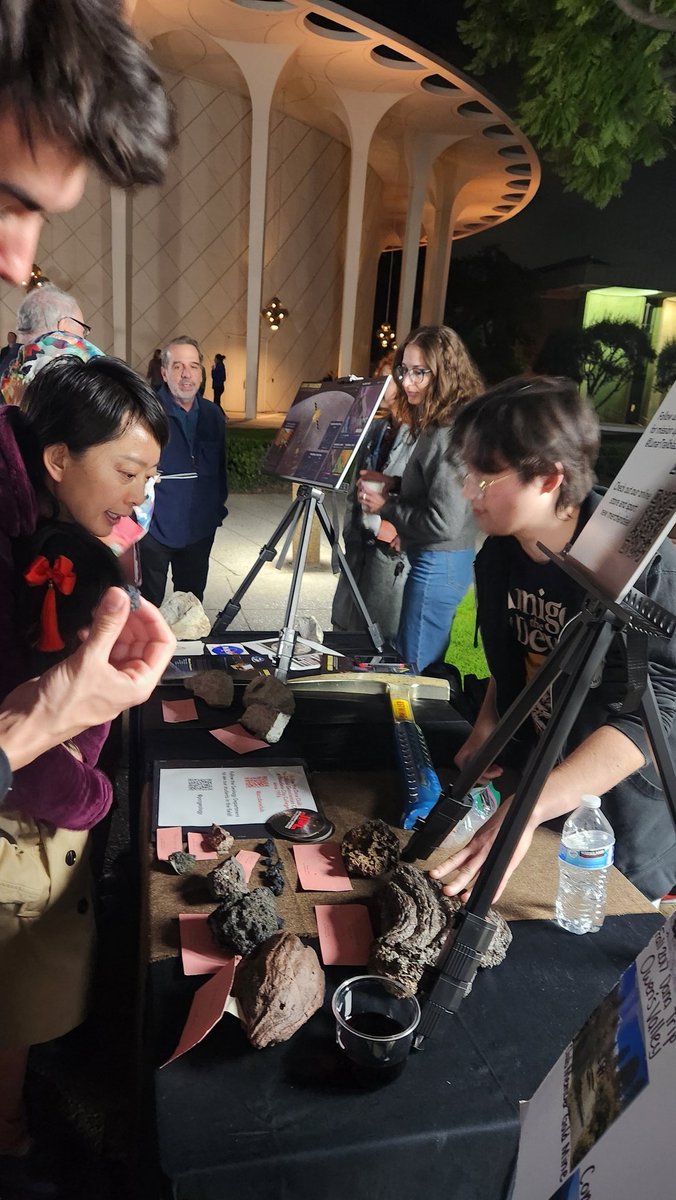 bethanyehlmann's tweet image. Last week, thank you to all the folks who came to my @Caltech #WatsonLecture to hear about our @LunarTrailblazr mission and especially the @caltechipac, @PCCLancer, and @EhlmannLab members who ran outreach activities! Talk is here for your viewing youtu.be/XGNNxd_o98s