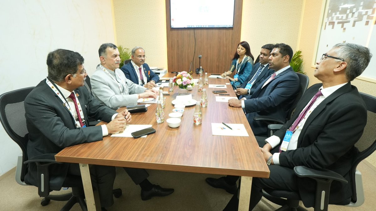 IndianOilcl's tweet image. Mr S M Vaidya, @ChairmanIOCL met @kanchana_wij , Minister of Power &amp;amp; Energy, Sri Lanka, at the sidelines of #IndiaEnergyWeek 2024. Mr. Vaidya was joined by Mr. Sujoy Choudhury, @DirPBD_iocl and Mr. N Senthil Kumar, @Dirpl_iocl 

The high-level meeting was focused on exploring new