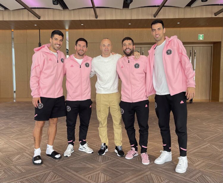 TheAfricanGuy0's tweet photo. Messi pulled all his friends to America just for them to destroy Inter Miami🤡😭😭😭😭😭. Can never be my G.O.A.T🙌 https://t.co/7jAPE6XAyH
