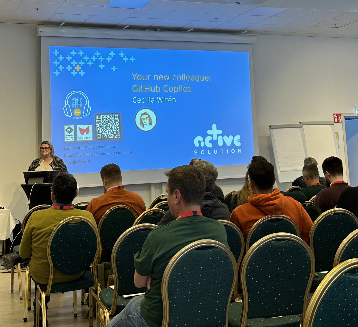 It’s time for <a href="/CeciliaSHARP/">Cecilia Wirén</a> to take the stage here at <a href="/swetugg/">swetugg</a> 📣 Today she is speaking about GitHub Copilot!