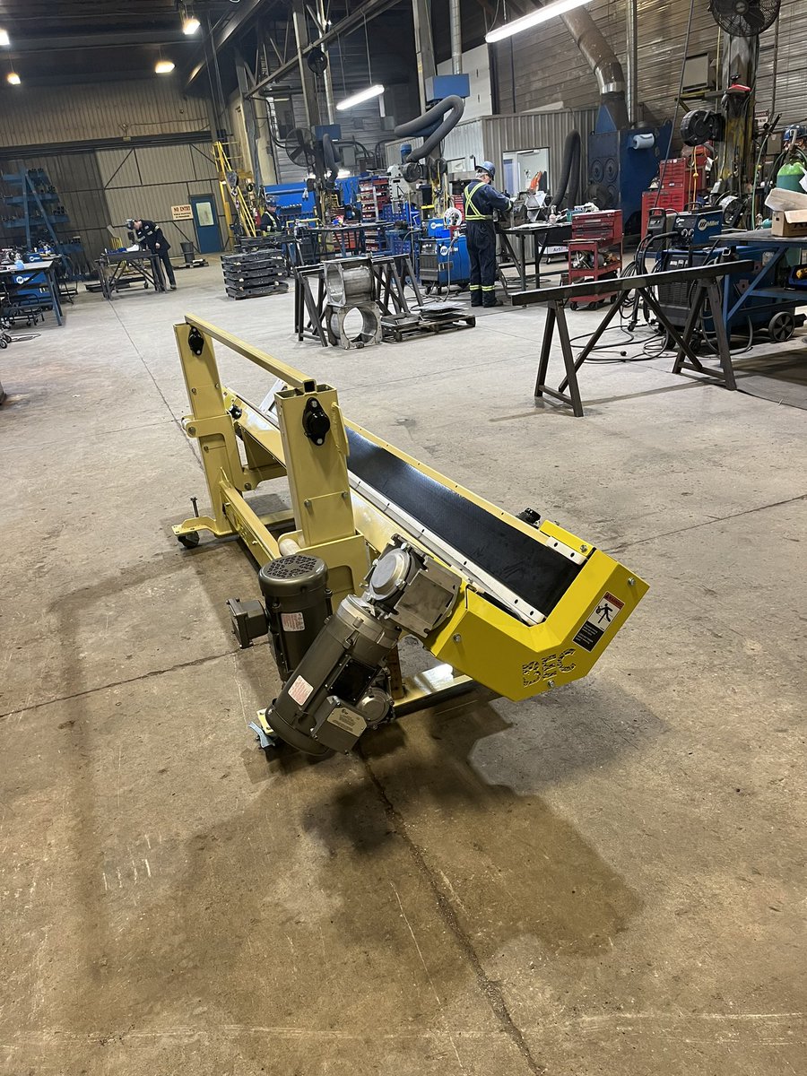 BECorp_'s tweet photo. IN THE SHOP  - A fully automated bag transfer conveyor system designed and fabricated in the shop for Stratford Premix @MasterfeedsCDN #bec #becorp #metalfabrication #manufacturing https://t.co/O6VPVfTNHs