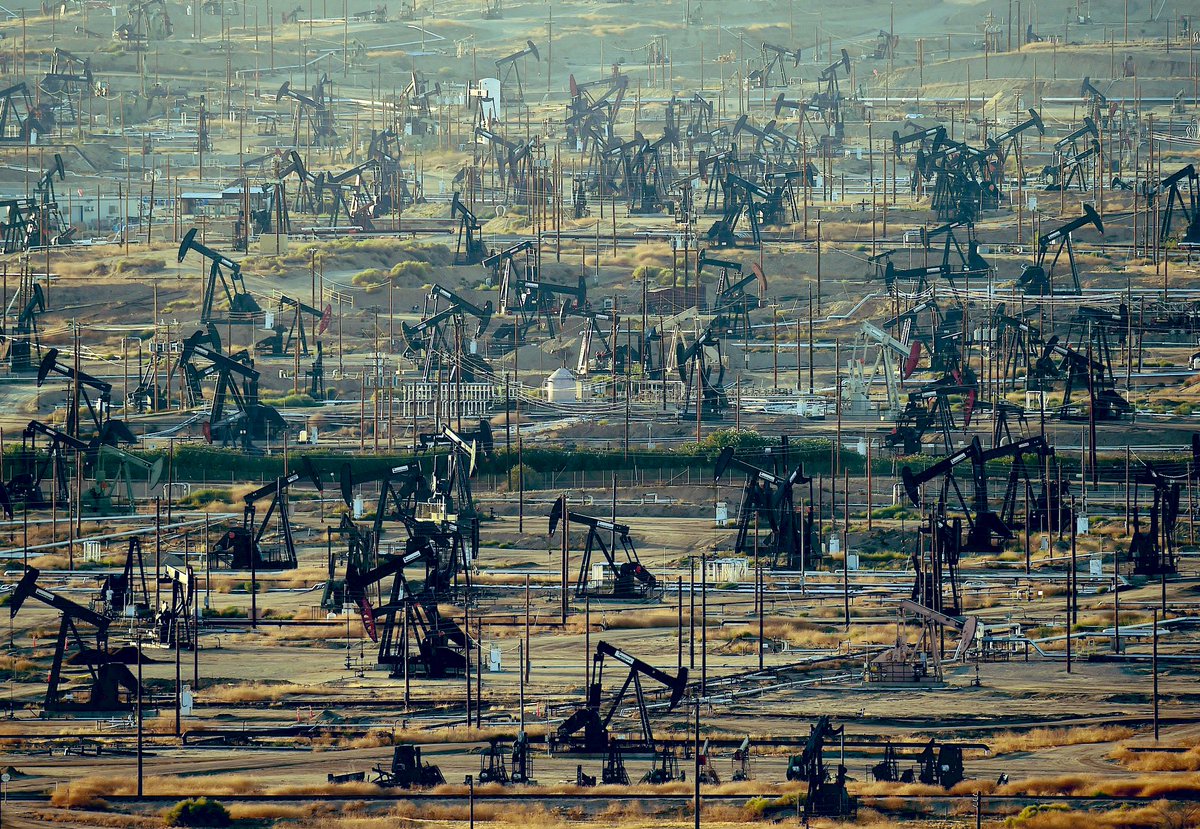 99blackbaloons's tweet photo. “The creation of corporations was one of the biggest self-annihilation moves of human civilisation. These are entities which exploit humans and the Earth, and which are governed not by humans or ethics, but by profit.  Humanity is essentially owned by something abstract and inhuman, and this should be of grave concern to all of us”
#Economics #ecology #socialism #Degrowth #ClimateAction