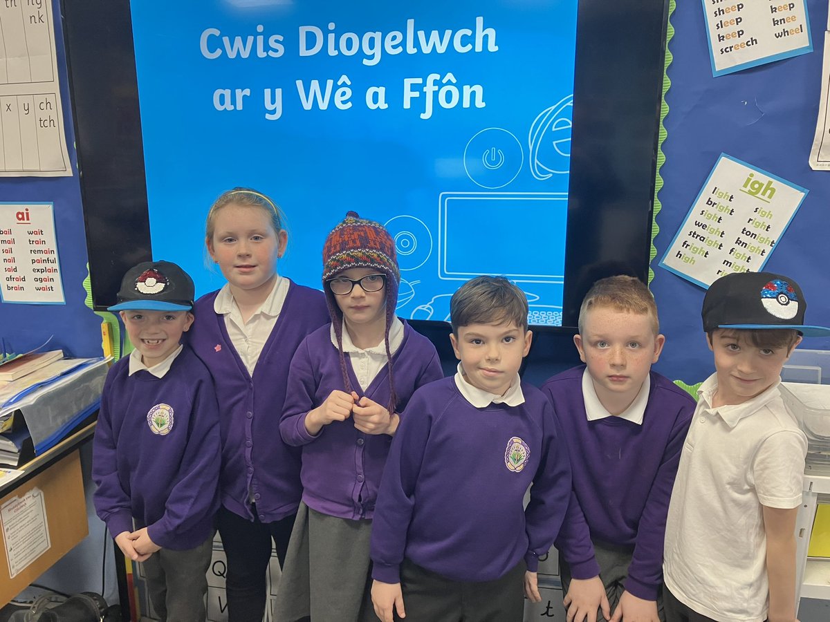 Mwynhau cwis ar e-ddiogelwch .
Better internet safety aware- 
#InternetSafetyDay 
#unigolionhyderus