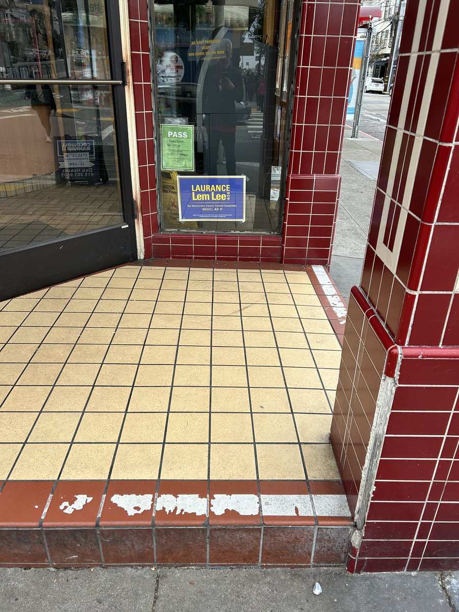 lauranceleesf's tweet photo. The signs are everywhere! 👀 
Vote LAURANCE LEM LEE 林灼世 for DCCC! 🗳️✅ #SFDemsForChange https://t.co/6GCKbNMgyK