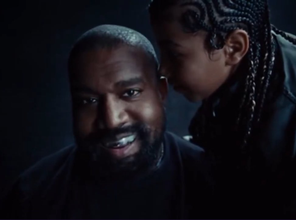 kanyestreams1 tweet picture