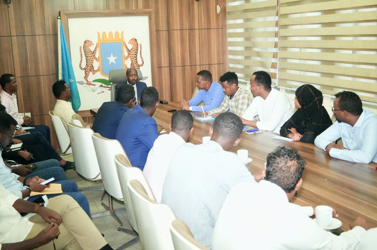Dahmacane's tweet photo. The Minister of Fisheries and Blue Economy of Somalia had chance meeting with Master degree's Maritime learning students at City University Mogadishu this morning, The Minister asked the students if they had any questions for the Fisheries Sector &amp; they sure did. https://t.co/sAsnBmJNiB