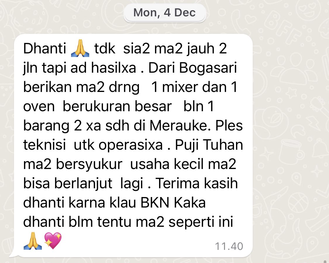 Aku dulu KKN di Merauke. Betul kami tinggal di kawasan yg beberapa orangnya masih kesulitan utk makan sehari-hari. 

Tebak timku bikin program apa sampe mamaku (induk semang) desember kemarin ngechat ini?
