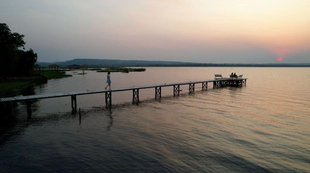 MEF_Paraguay's tweet photo. El #MEF se reunió con instituciones y misión de @el_BID para elaborar el Perfil del Proyecto de Saneamiento de la Cuenca del Lago Ypacaraí💧. En diciembre pasado, #Paraguay y el BID firmaron un acuerdo clave contra el cambio climático. 🌱✅ #BIDClima 

➡️https://t.co/L4JimZi4WX https://t.co/jULglvPC2v
