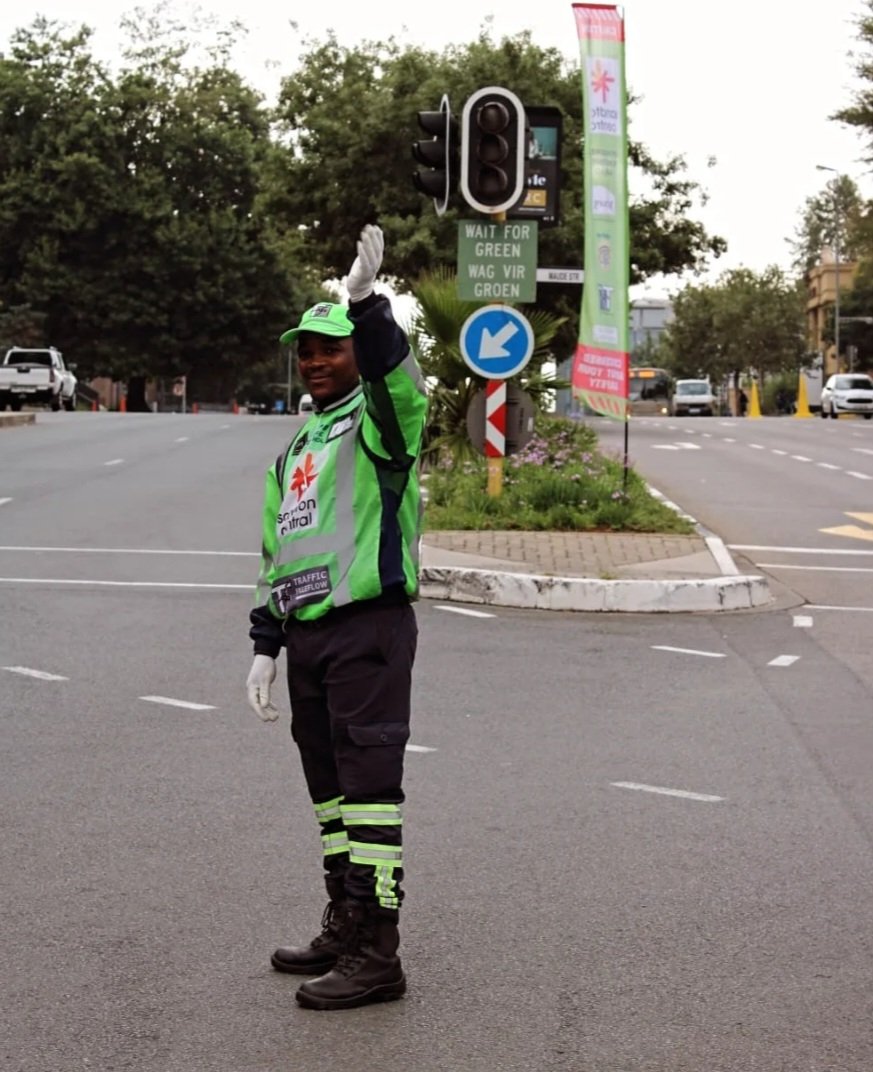 SandtonCentral's tweet photo. Gratitude to the dedicated pointsmen, Simphiwe Hlongwane and Getwell Mdluli, stationed at Sandton Central's busiest intersections. Keep it up! 👌🚦🚘
Give them a friendly wave next time you see them.
#appreciationpost #pointsmen #sandtoncentral https://t.co/dj4GQCC11d
