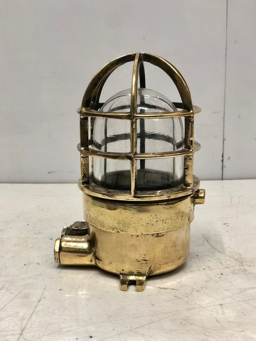 NauticaTreasury's tweet photo. #eBay #eBayStore #eBaySeller #Brass #CeilingLight #PassagewayBulkheadLight #AntiqueReproduction #Nauticaltreasury #Glass https://t.co/tPyOPdgeIs https://t.co/cjWJxRCXKE