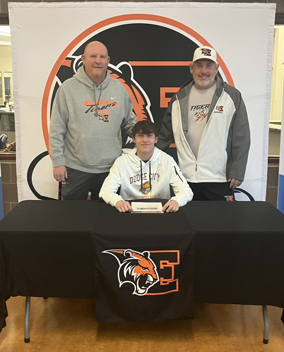 ErieTigersFB's tweet photo. Congratulations to @AlexSweeney_1 on signing his NLI with @GoConqsFB.  Dodge City is getting a great player and better young man.  #TigerForLife #Exit232 #Champs https://t.co/aC3nVNCB8r