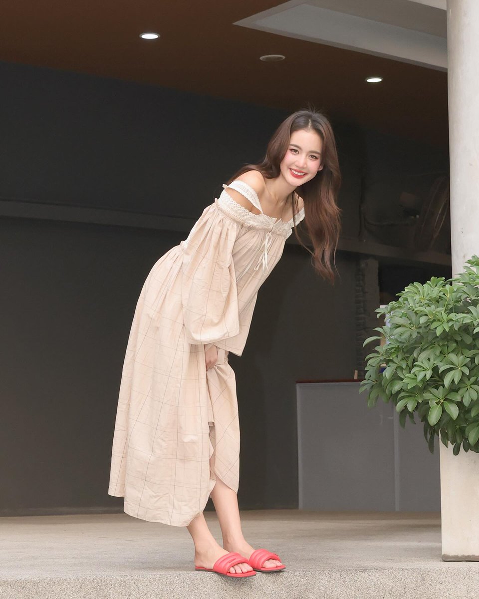 ChatMaylada's tweet photo. วันตรุษจีนใกล้มาเยือนกันอีกแล้ว 🎊 โบว์มีรองเท้ารุ่นโปรดสีแดงฉ่ำๆ คู่นี้
ใส่ต้อนรับตรุษจีนไว้แล้ว 🪭❤️ ทุกคนมีรองเท้าใส่รับทรัพย์กันรึยังนะ
#HavaianasThailand #DesignedForAFreeLife #ฮาวายานัส #MadeInBrazil #คู่ที่ใช่ในแบบของโบว์
@bowbowmldss #bow_maylada #โบว์เมลดา https://t.co/0SDWM3KDkf