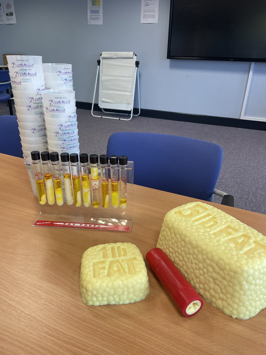 jillstewart_RD's tweet photo. Looking at the sugar and fat content of foods and drinks with the students on Loughry Campus today…improving knowledge to make more informed choices 🥓🍫🍏🍞@DiscoverCAFRE #onesmallchange @NHSCTrust https://t.co/W6HYNmspBF