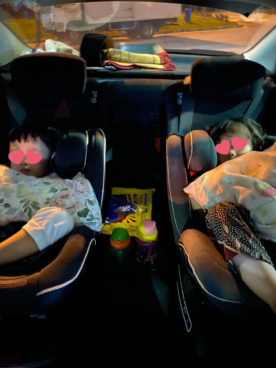ajiqmhz's tweet photo. Selesooo tido 3jam balik kampung. All the way my kids tido je https://t.co/IPoi9cgqdi