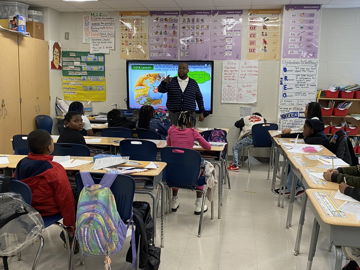 APSHumphriesES's tweet photo. Love to see Principal @JaronTrimble modeling lessons for teachers! #theHUMPHRIESway #roadrunnerready https://t.co/pVoHDYVzy3