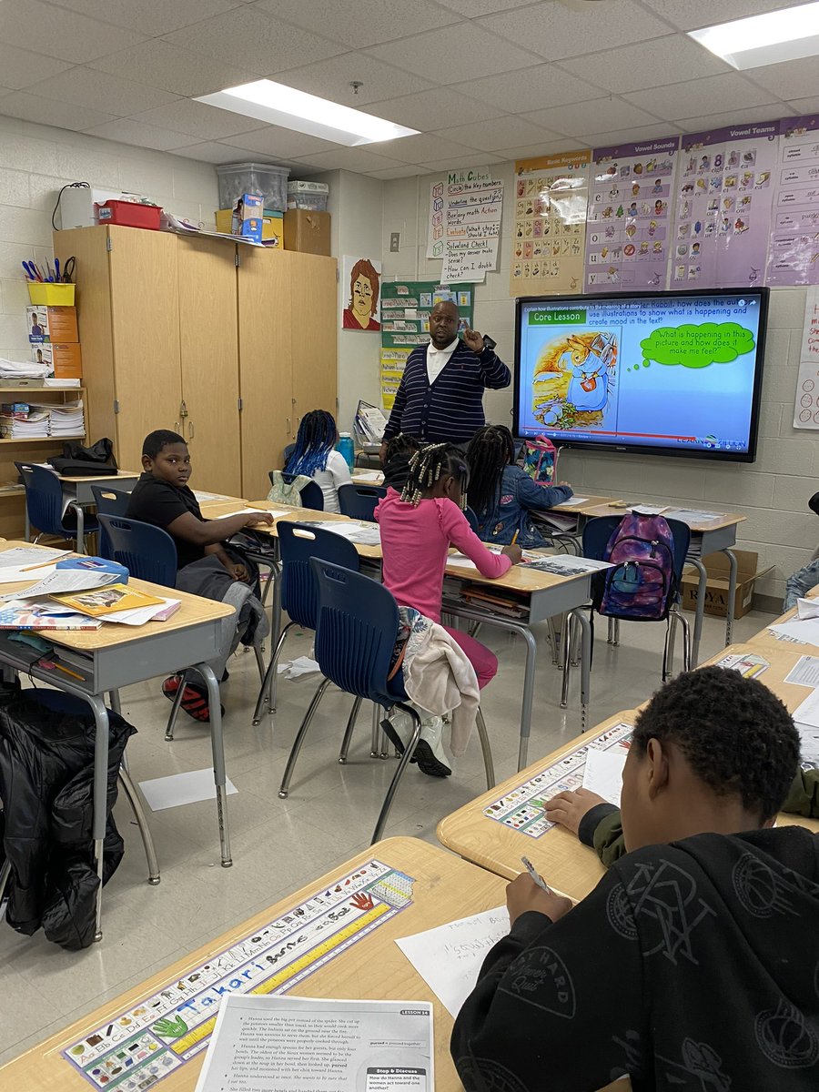 APSHumphriesES's tweet photo. Love to see Principal @JaronTrimble modeling lessons for teachers! #theHUMPHRIESway #roadrunnerready https://t.co/pVoHDYVzy3