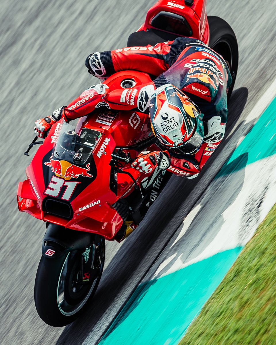 37_pedroacosta's tweet photo. #SepangTest rodeo 🏇🏻!!! Tomorrow last day with some things to try. Ready 🦈 #MotoGP https://t.co/V7VLhj7Nez