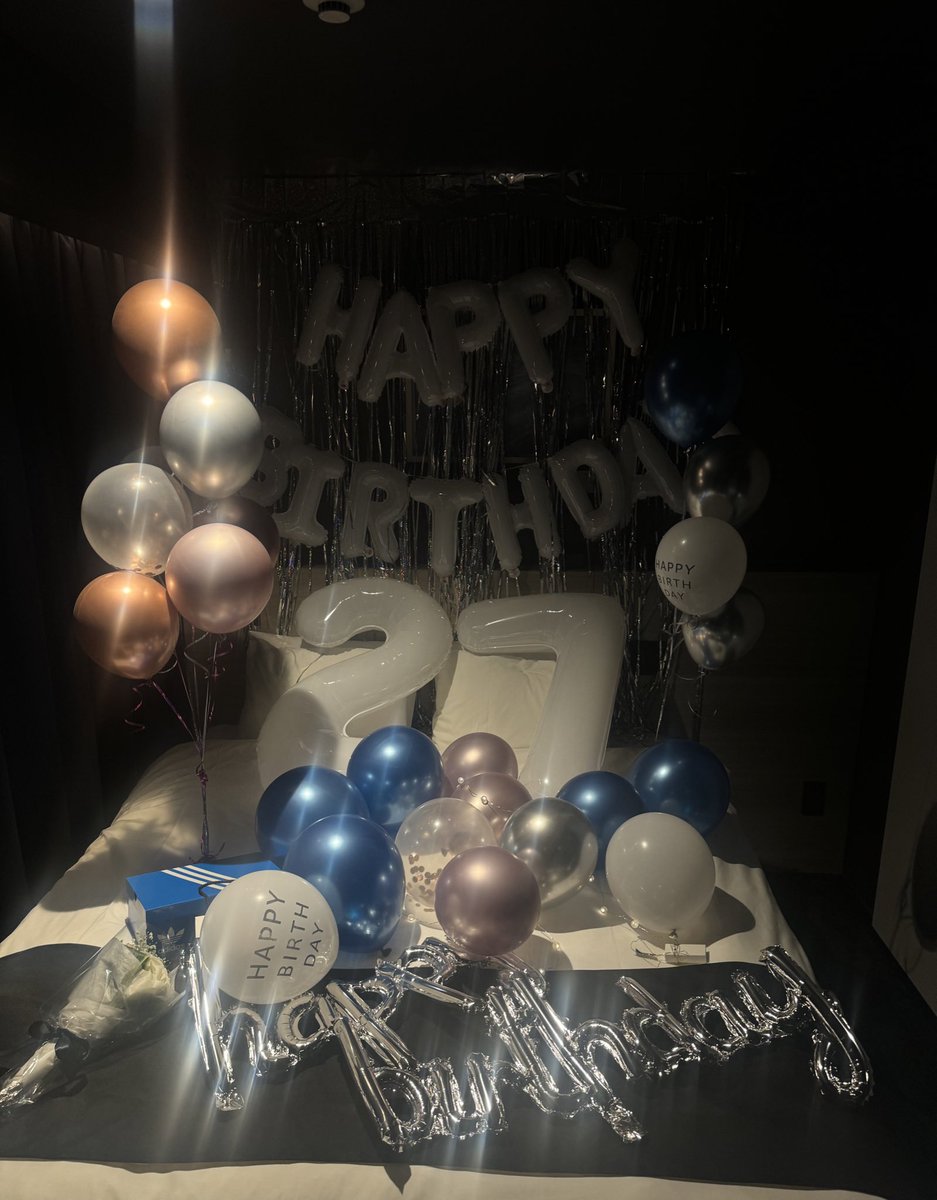 y__jjmk's tweet photo. Happy  birthday !!! https://t.co/IF7NHN5UTm