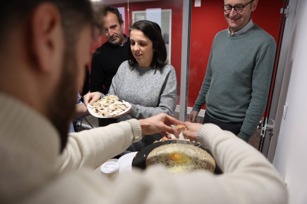 PremiumContact's tweet photo. 🌟 Bonne chandeleur à tous !
Aujourd'hui, on a décidé de casser la routine avec une petite séance crêpes ! 🥞
A bientôt ! 🎉
#Chandeleur #Crêpe #Convivial #Rencontres #PremiumContact https://t.co/ugFudKF4KT